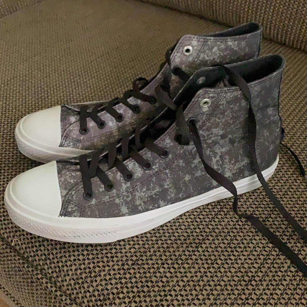 BRAND NEW Mens Converse High Tops- Unique Gray Came Design